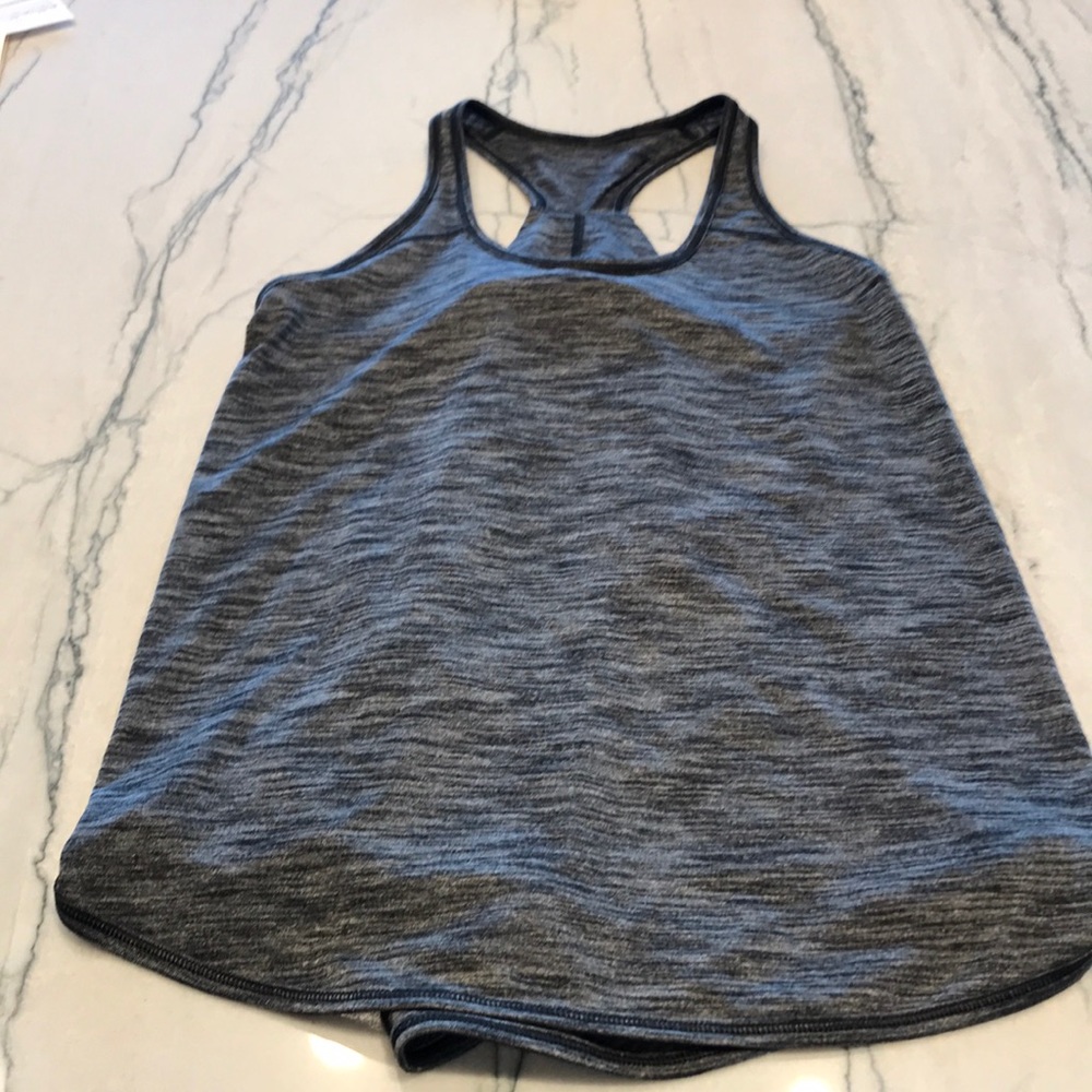 Lululemon sleeveless Essential tank top.size 4
